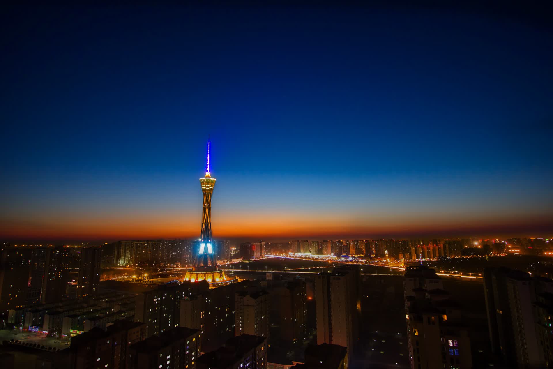 首先，我们扩展思维，构思一个独特且富有深度的标题